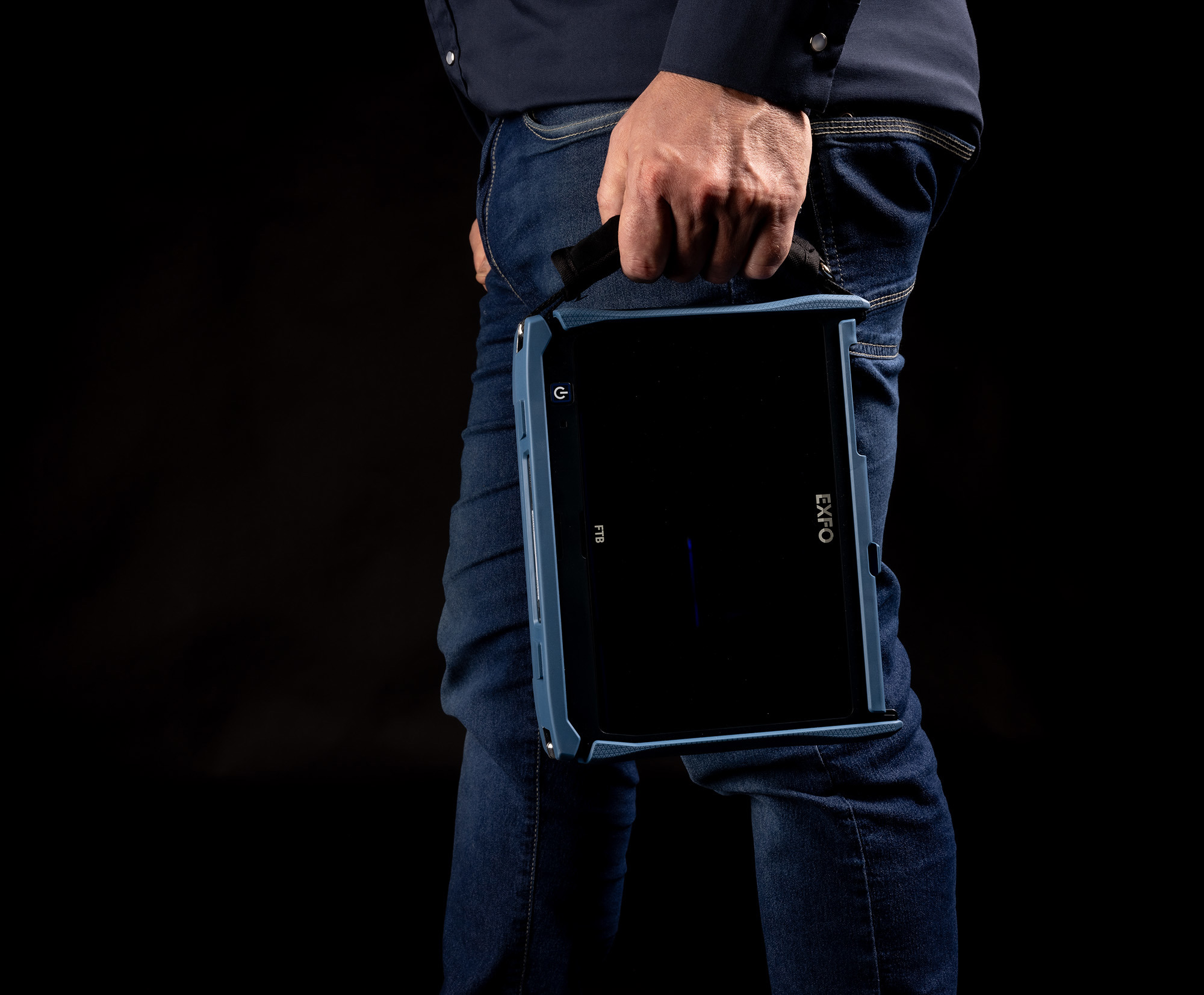 FTB Lite 720D_Technician_walking_7301_2000x1652.jpg